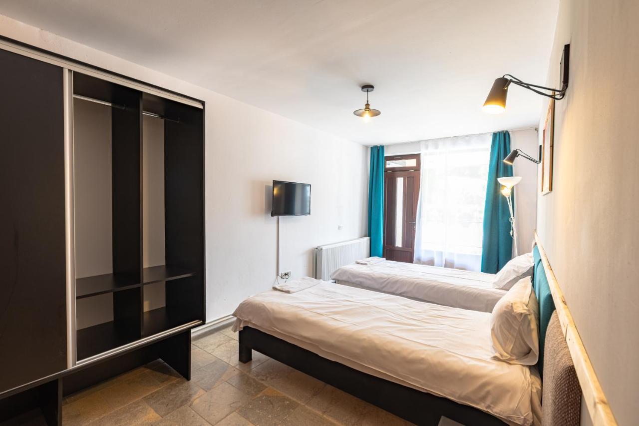 Ezio House Hotel Timisu de Jos Luaran gambar