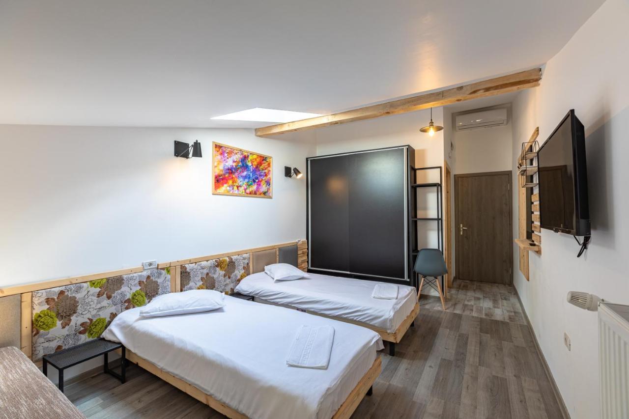 Ezio House Hotel Timisu de Jos Luaran gambar