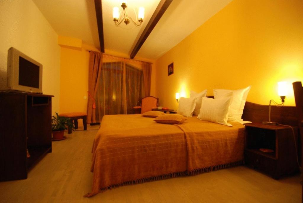 Ezio House Hotel Timisu de Jos Luaran gambar